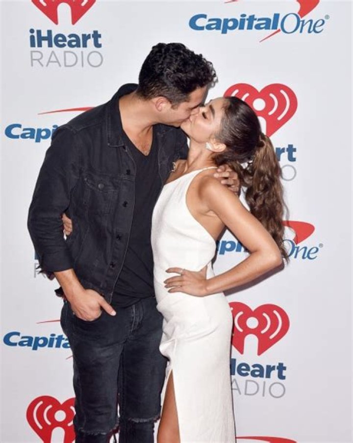 2018 Celeb PDA Moments: Pics