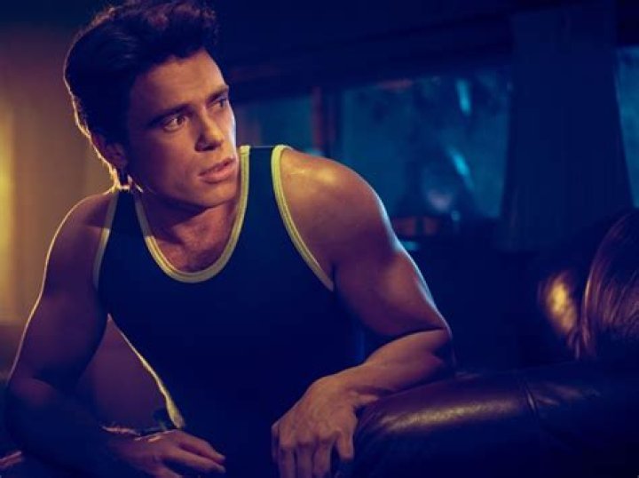 1984’ — Photos Of Season 9 – Hollywood Life