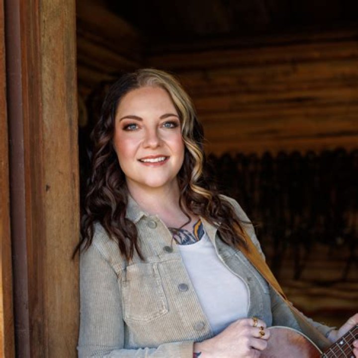Ashley McBryde; Photos Of The Country Singer – Hollywood Life