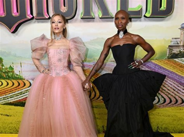 Hailey Baldwin, Kaia Gerber & More – Hollywood Life