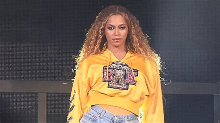 Beyonce’s Colorful Pants & Tied Top On Helicopter – Photos – Hollywood Life