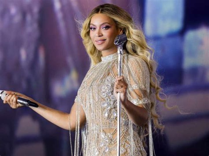 Beyonce Uses This Setting Spray On The Renaissance Tour – Hollywood Life