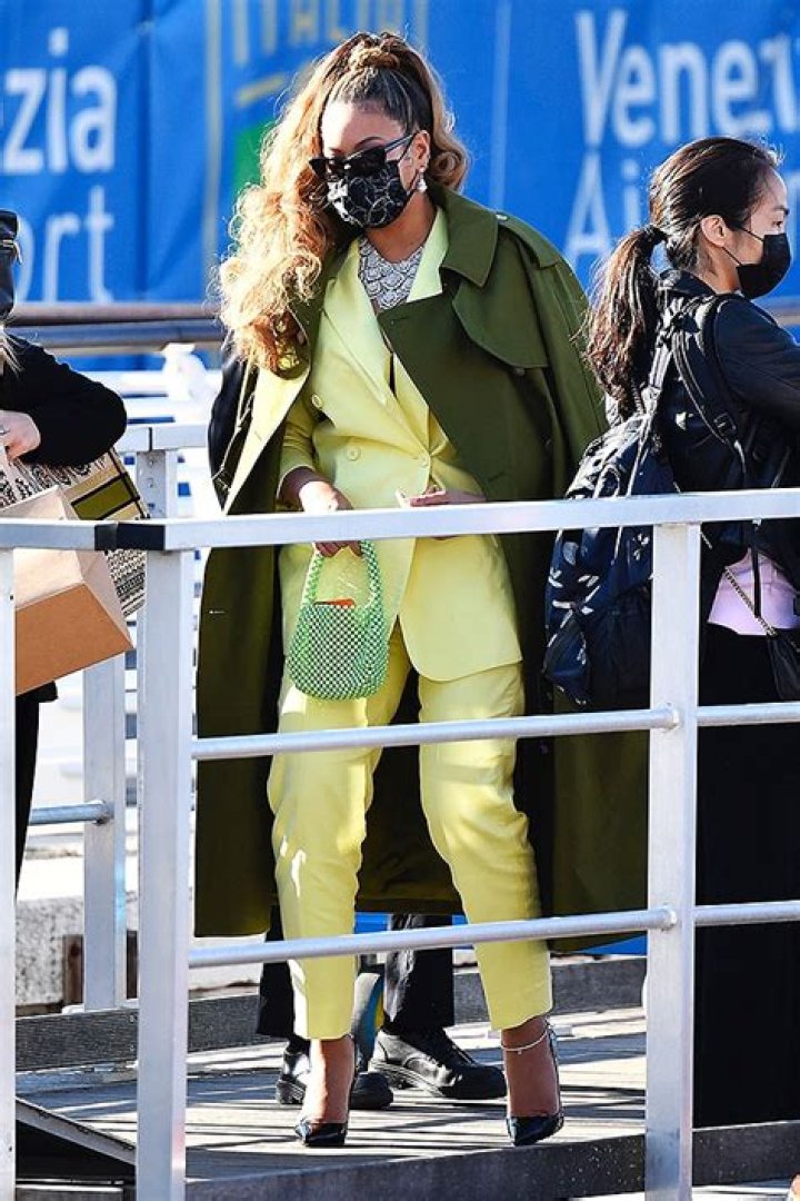 Beyonce Wears Yellow Suit With Jay-Z In Venice: Photos – Hollywood Life