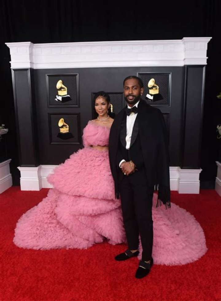 Big Sean & Pregnant Jhene Aiko Reveal The Sex Of Their Baby At Concert: Watch