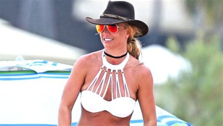 Britney Spears Sizzles In Hot Pink Backless, Halter Swimsuit In New Summer Selfie – See Pic
