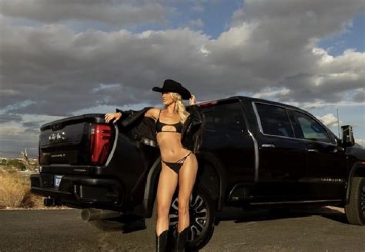 Britney Spears, 38, Runs Into The Ocean While Rocking Tiny Blue Bikini At The Beach  