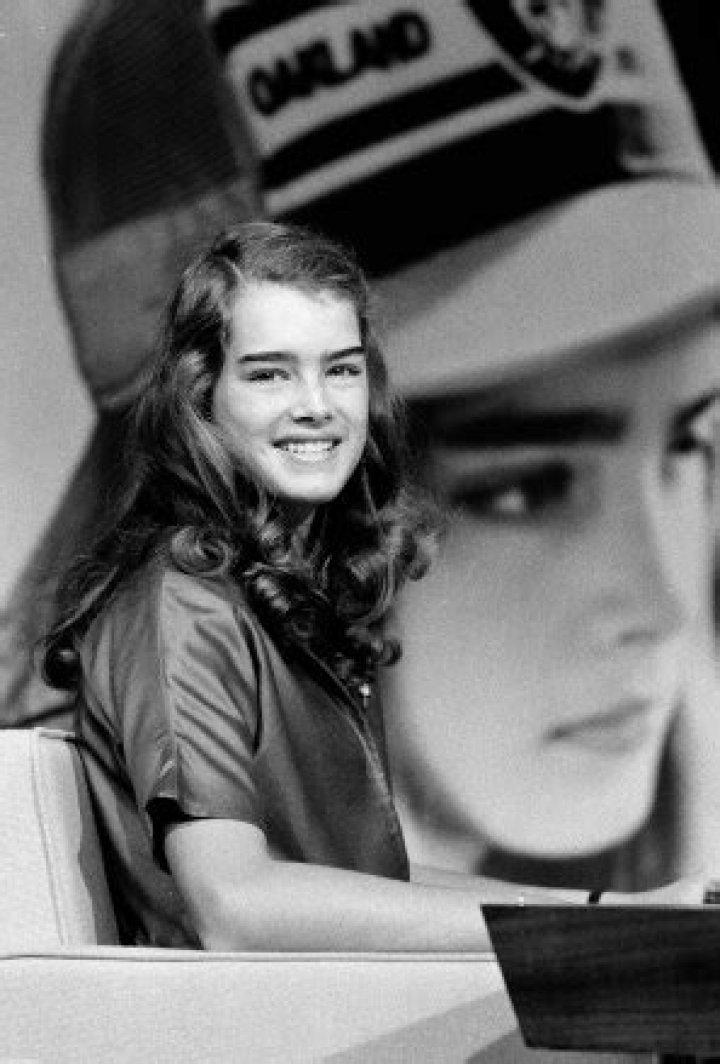 Brooke Shields Shed Her Clothes & Went Fully Natural For Earth Day – Hollywood Life