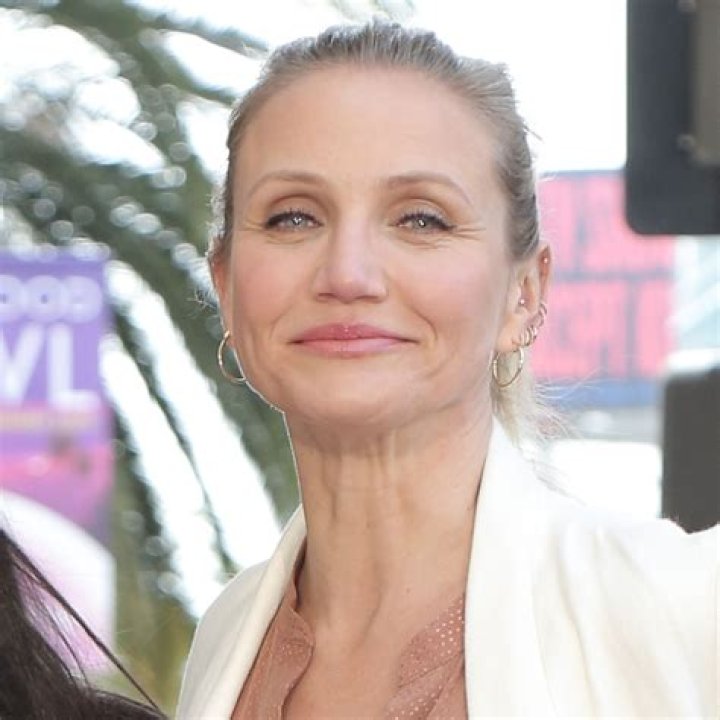 Cameron Diaz Goes Makeup-Free & Dresses Down For Solo Outing: Photos