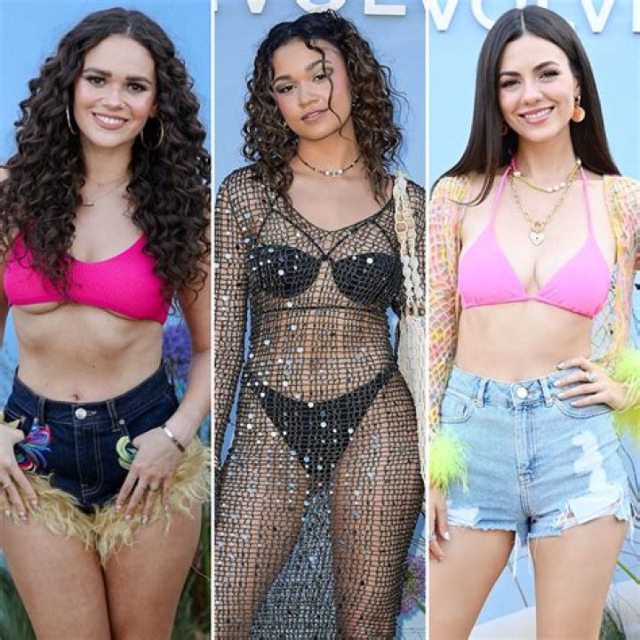 Coachella 2018: Stars In Bikinis — PICS