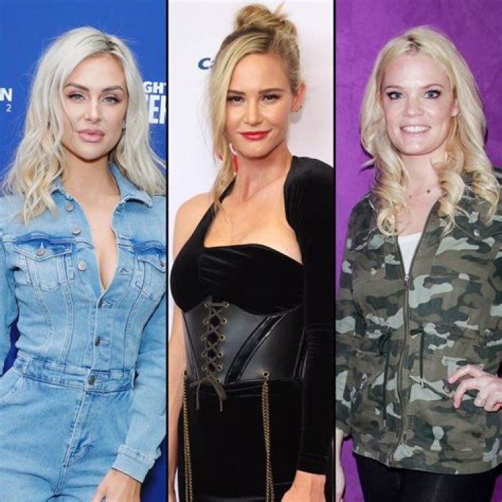 Chrissy Teigen & John Legend & More Stars On Date Night: Pics