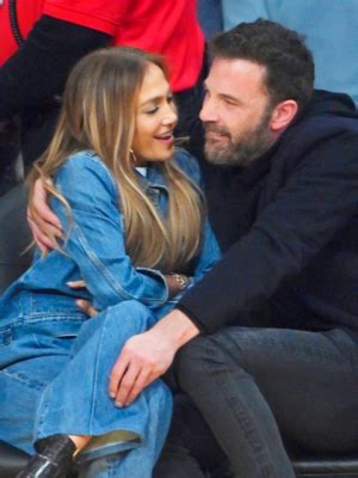 Celebrity Couples Kissing at Sports Games: Jennifer Lopez, Ben Affleck & More All-Star PDA