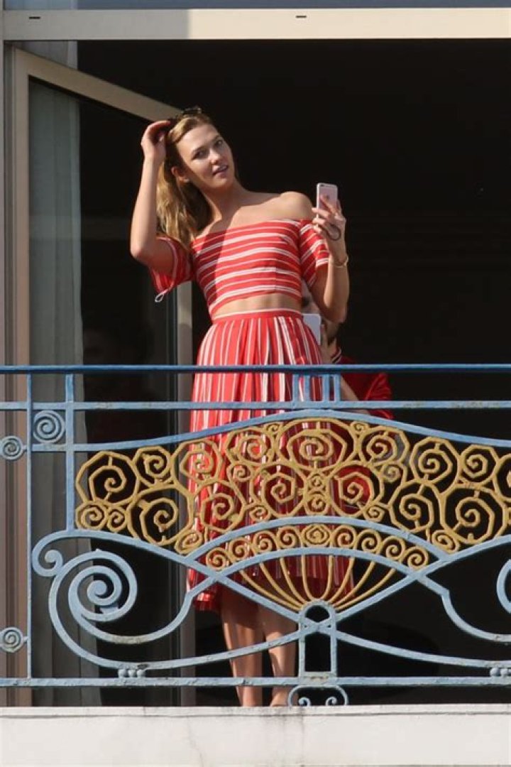 Celebs Wearing Red & White Stripes: Photos – Hollywood Life