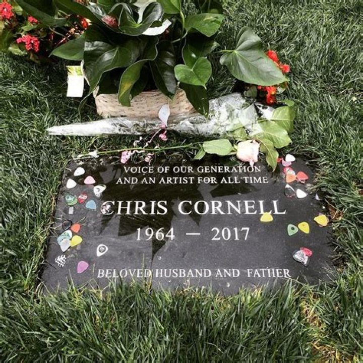 Chester Bennington With Chris Cornell In Cemetery? Linkin Park Singer’s Burial Spot Revealed – Hollywood Life