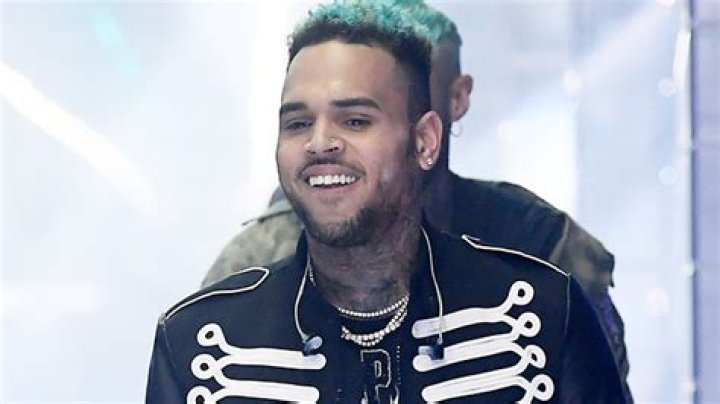 Chris Brown Raves Over Rising Star Sammy Allen As She Sings While Showing Off Abs In Crop Top