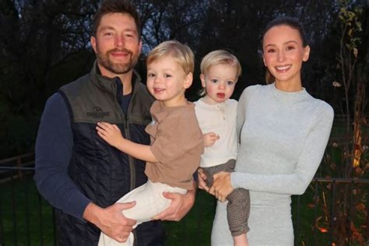 She’s Moving To Nashville – Hollywood Life