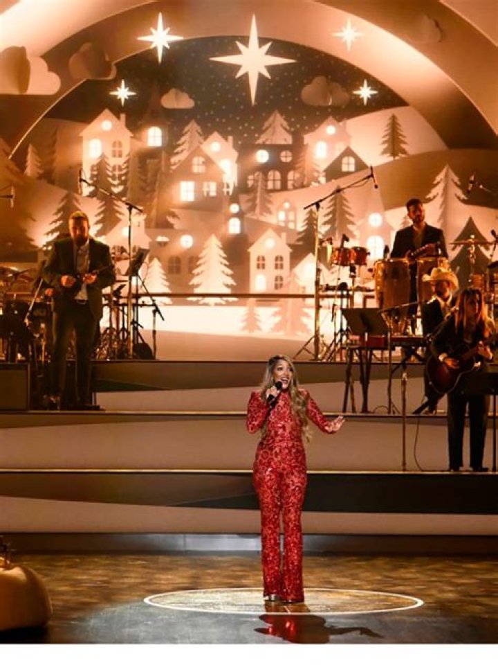 Photos of the Performers – Hollywood Life