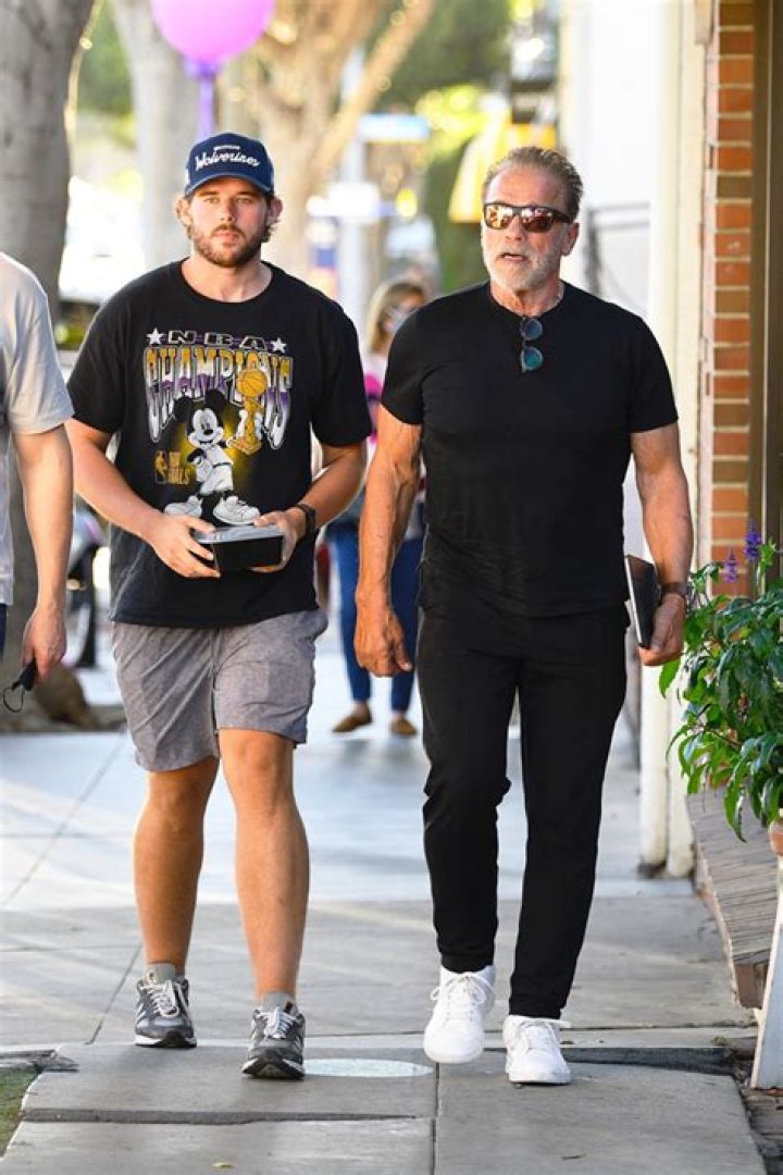​Christopher Schwarzenegger Looks Fit After Weight Loss On Lunch Date With Dad Arnold