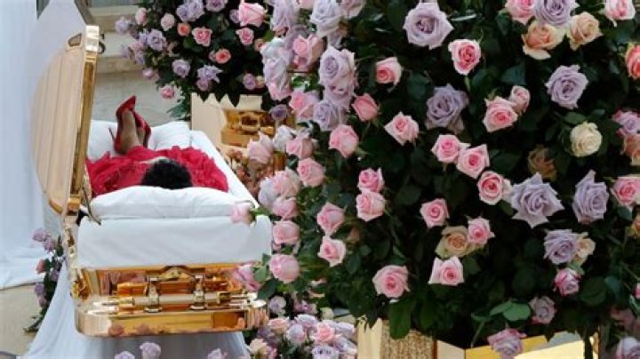 Cicely Tyson Wears A Giant Floppy Hat To Aretha Franklin’s Funeral & The Internet Can’t Handle It