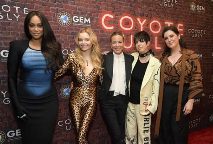 ‘Coyote Ugly’ Star Melanie Lynskey Says She Was Body Shamed On Set – Hollywood Life