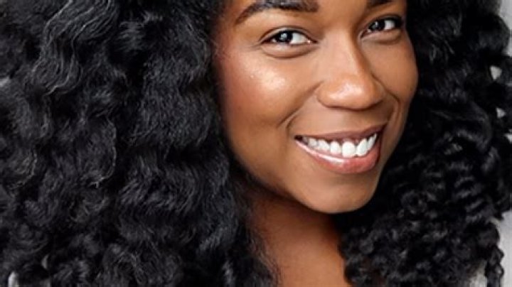 5 Curly Hair Resolutions That Are A Must For 2020 – Keep It Simple, Embrace Your Texture & More