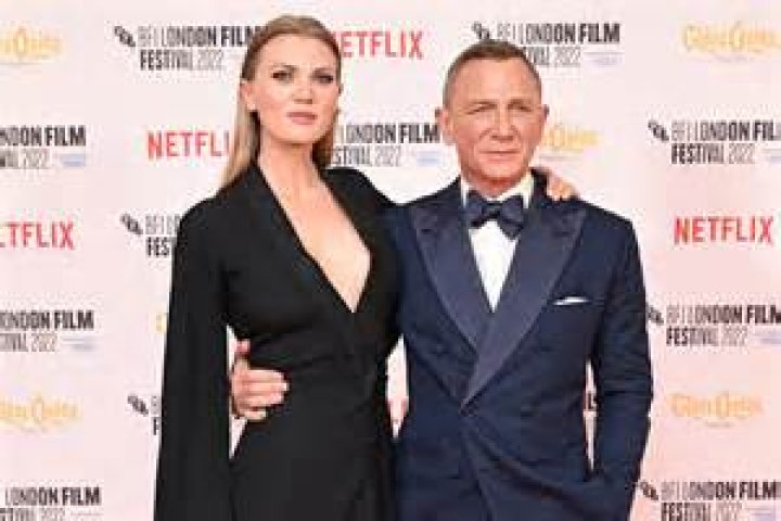 Daniel Craig’s Daughter Ella Loudon Rocks White Bikini: Photo – Hollywood Life