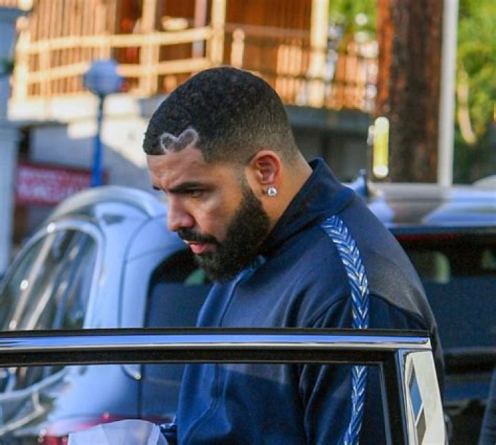 Drake Shows Off Longer Quarantine Beard On Rare Shopping Trip: Pics – Hollywood Life