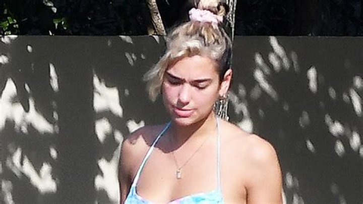 Dua Lipa’s Blue String Bikini While Makeup Free On Vacation: Video – Hollywood Life