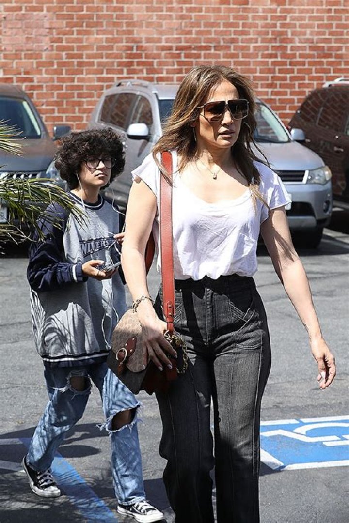 Emme Muniz, 14, Rocks Ripped Jeans To Brunch With Mom Jennifer Lopez & Brother Max: Photo