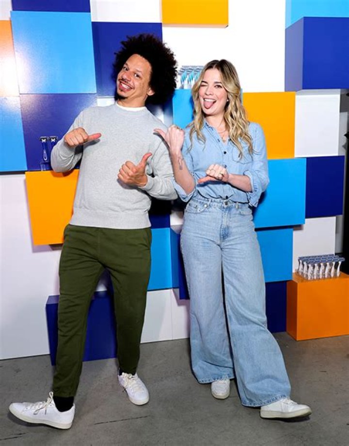 Eric Andre ‘Unclogs’ About His Father’s Death, Comedy, Nardwuar & More – Hollywood Life