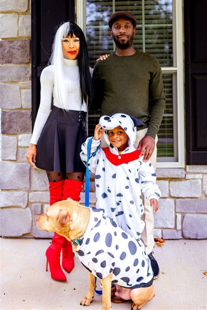 Family Halloween Costumes Worn By Celebrities: Photos – Hollywood Life
