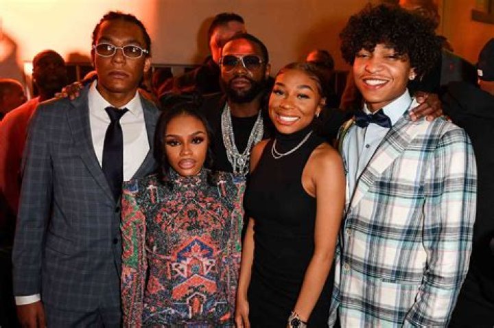 Floyd Mayweather Shares Heartbreaking Photo Of Late Ex-GF Josie Harris & Their Daughter Jirah, 15