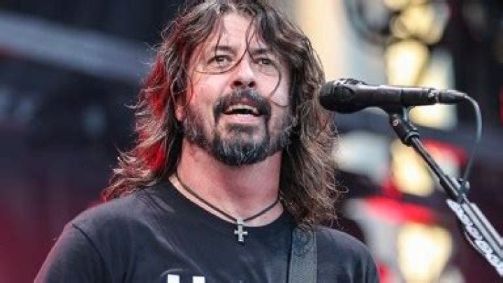 Foo Fighters’ Dave Grohl Says He’s Basically ‘Deaf’ & Has Been ‘Reading Lips’ For 20 Years