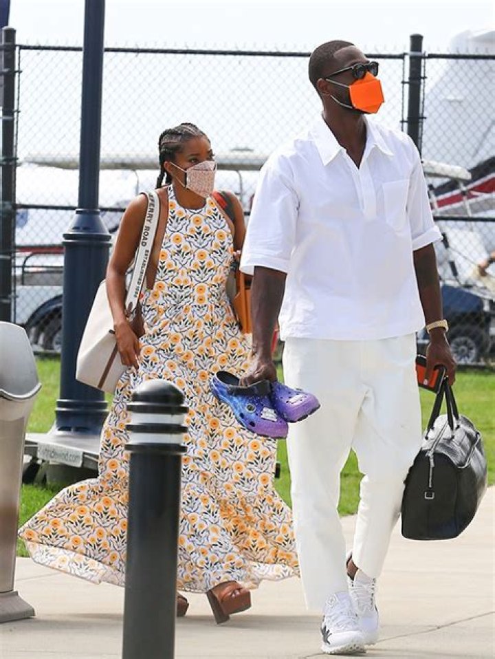 Gabrielle Union & Dwyane Wade Share A Sweet Kiss After Leaving Barack Obama’s 60th Birthday Bash — Photo