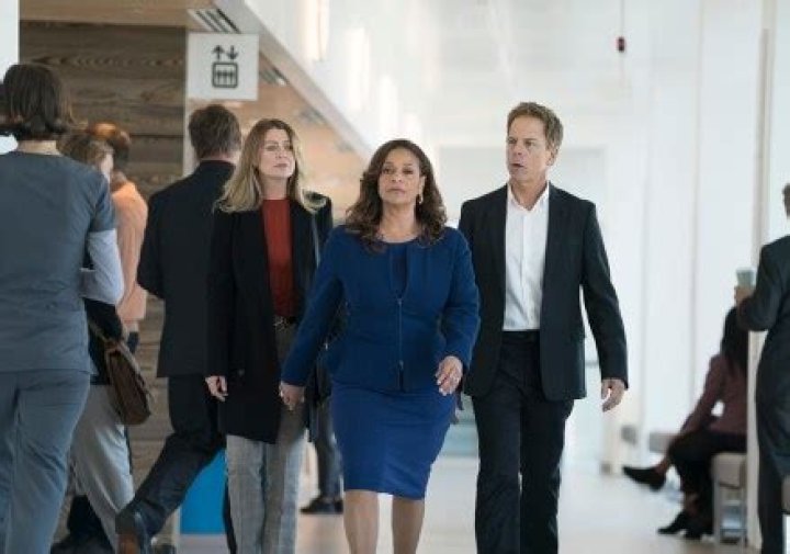 Amelia & Owen Keeping Leo — Episode 15 Recap – Hollywood Life