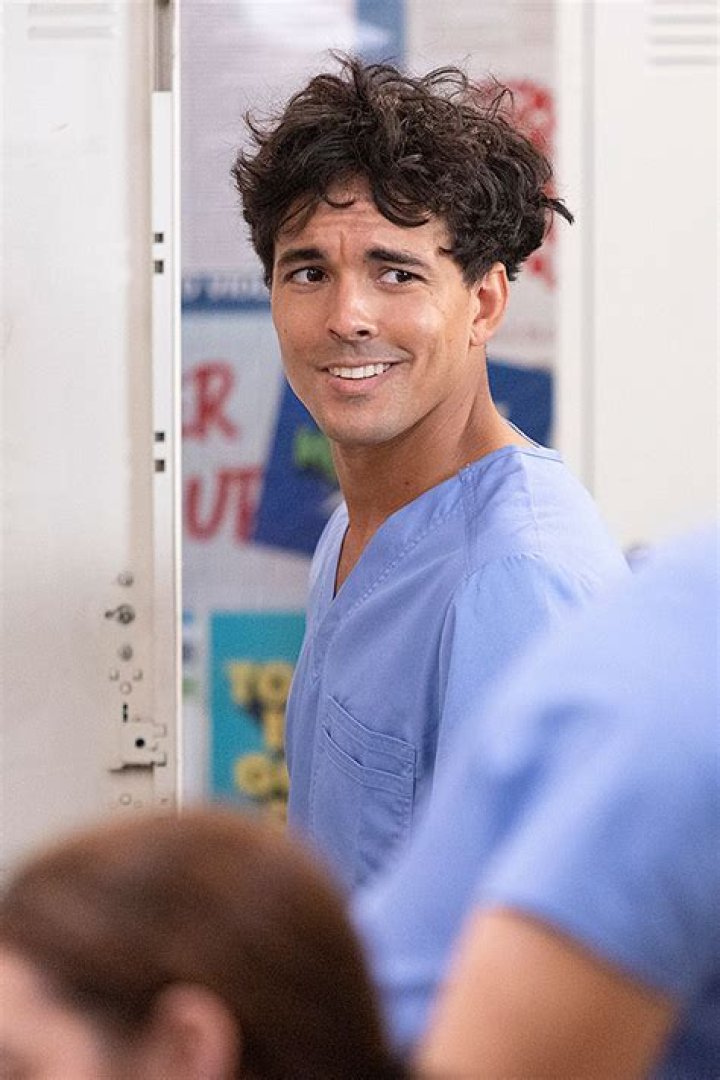 Derek’s Nephew Lucas Is A New Resident In Season 19 – Hollywood Life