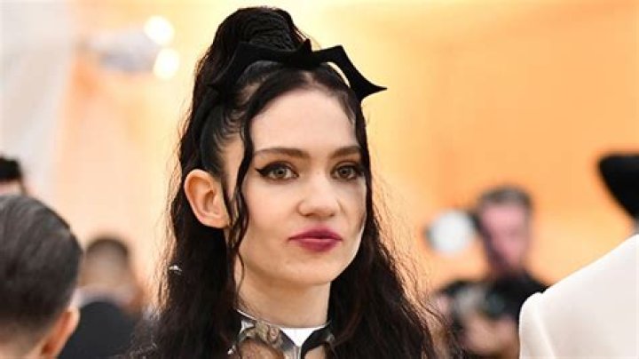 Grimes Hospitalized For Panic Attack After ‘SNL’ – Hollywood Life