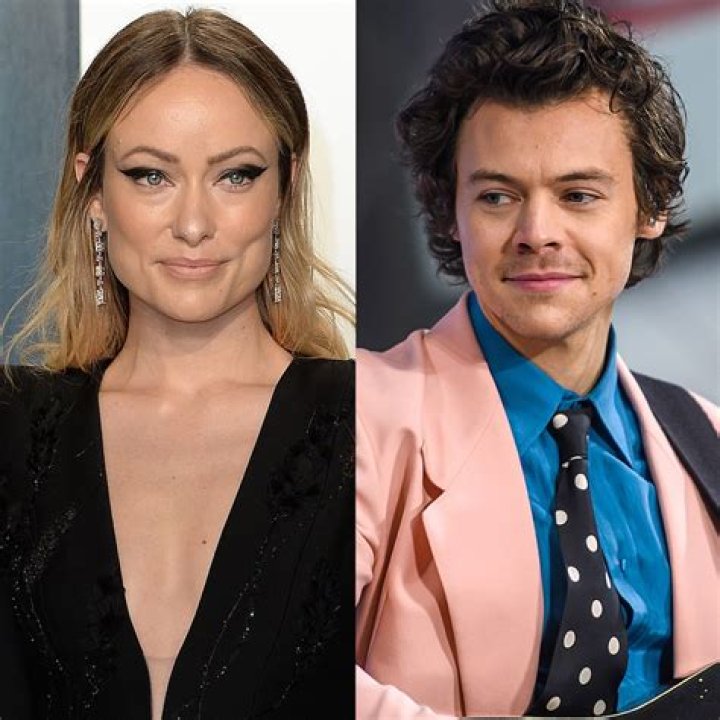 Harry Styles & Olivia Wilde Spotted Holding Hands During Wedding Date – Hollywood Life