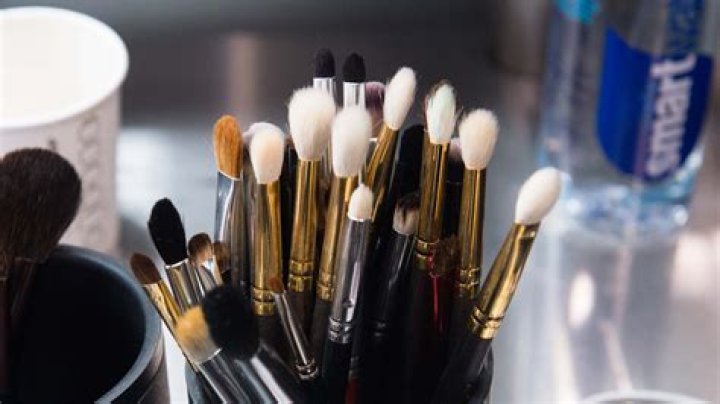 How To Clean Makeup Brushes — IT Cosmetics Shares 4 Quick & Easy Steps – Hollywood Life