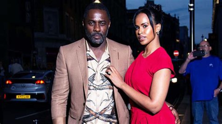 Idris Elba & Sabrina Dhowre Celebrate Valentine’s Day With PDA – Hollywood Life