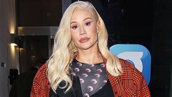 Iggy Azalea Seemingly Hinted At Pregnancy By Rubbing Stomach In 2019 Video – Watch
