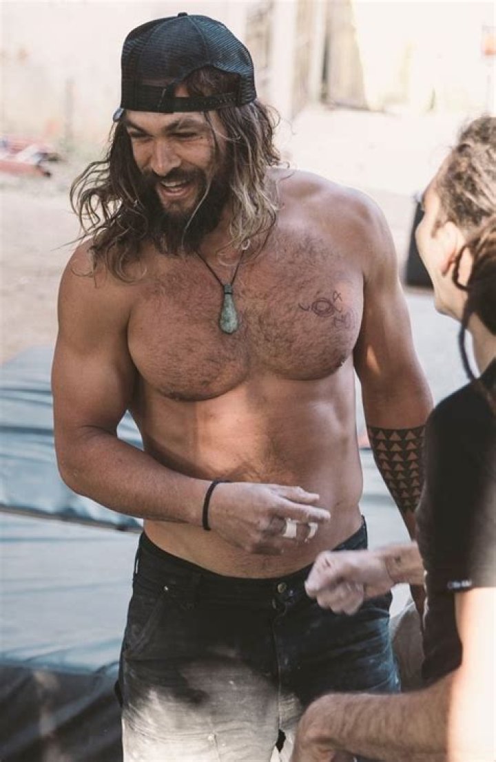 Jason Momoa Goes Shirtless While Being Hosed Down & Fans Lose Their Minds – ‘Beautiful Man’