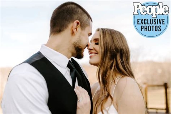 ‘The Challenge’ Stars Set To Wed – Hollywood Life