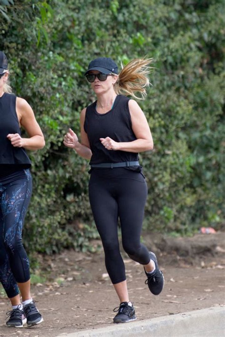 Jennifer Aniston & Reese Witherspoon Reveal Diet & Health Routine – Hollywood Life