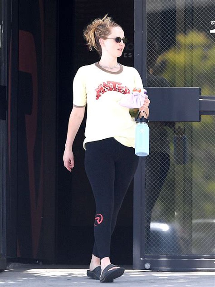 Jennifer Lawrence Enjoys Rare Pilates Outing 4 Mos. After Giving Birth – Hollywood Life