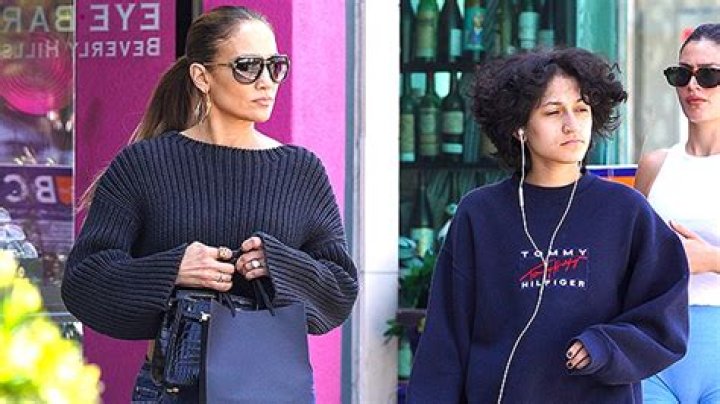 Jennifer Lopez & Emme Go Shopping In Beverly Hills: Photos – Hollywood Life