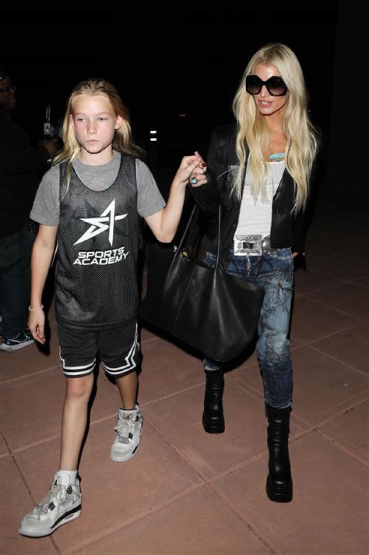 Jessica Simpson’s Daughter Maxwell, 10, Holds Her Mom’s Hand After Basketball Game: Photo
