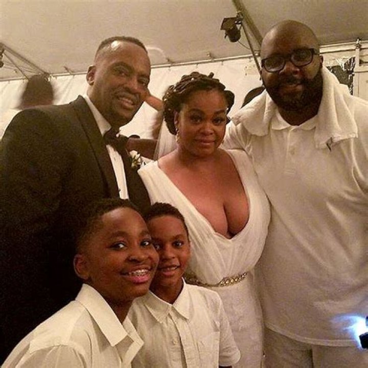 Jill Scott Married to Boyfriend Mike Dobson — See Wedding Photos – Hollywood Life