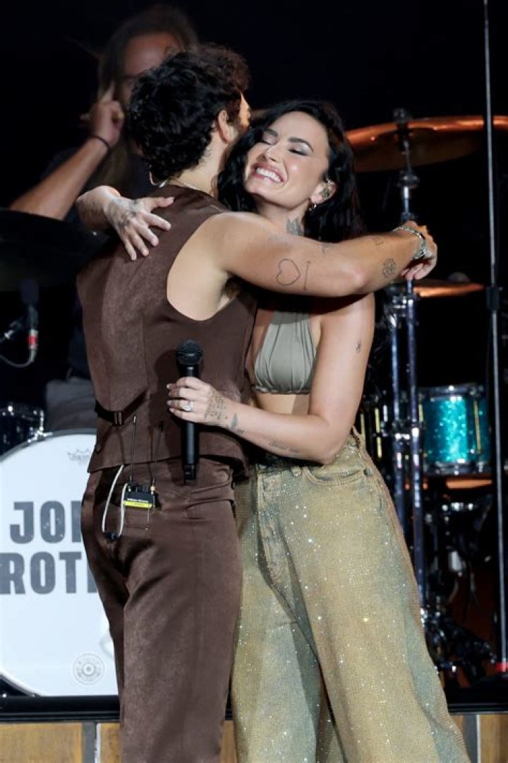 Joe Jonas & Demi Lovato Rekindle Their Relationship, But Were They REALLY Happy? Body Experts Say NO!