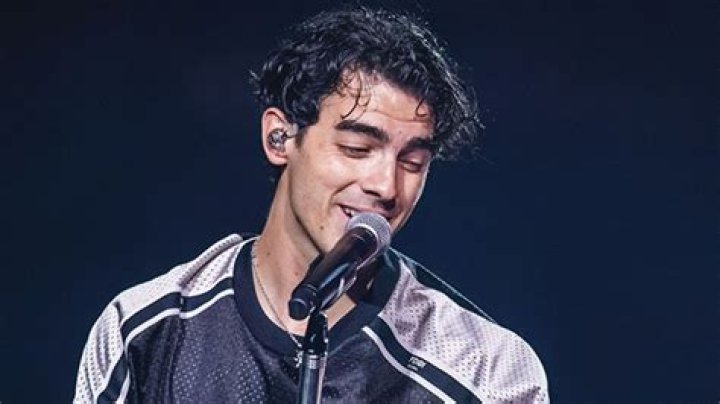 Joe Jonas Shows Off New Tattoos Honoring His 2 Daughters: Video – Hollywood Life