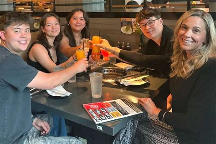 Hannah & Collin Also Have Summer Jobs – Hollywood Life